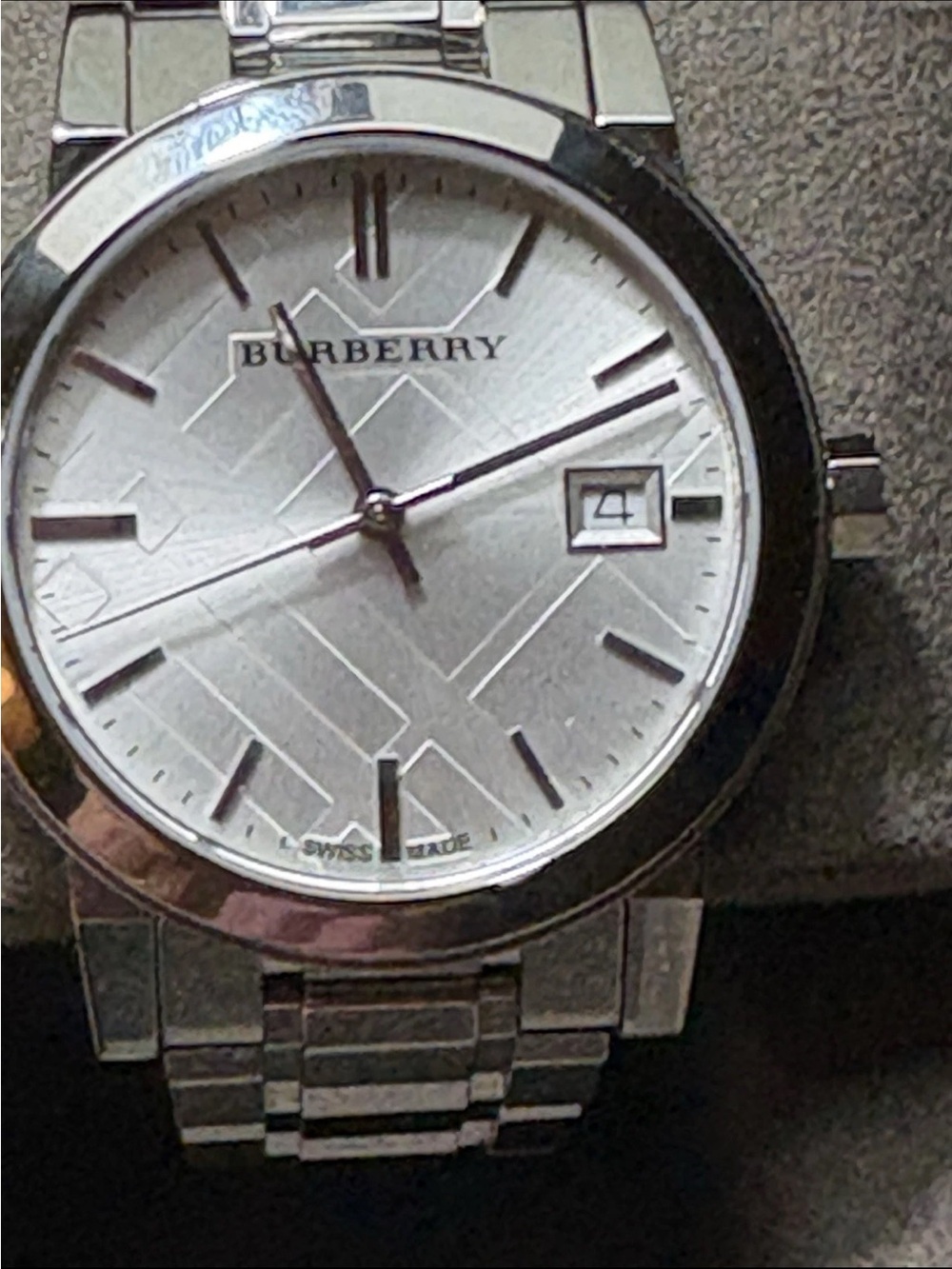 Mens Burberry Watch Swiss made.Sapphire crystal.New box papers extra link Unisex